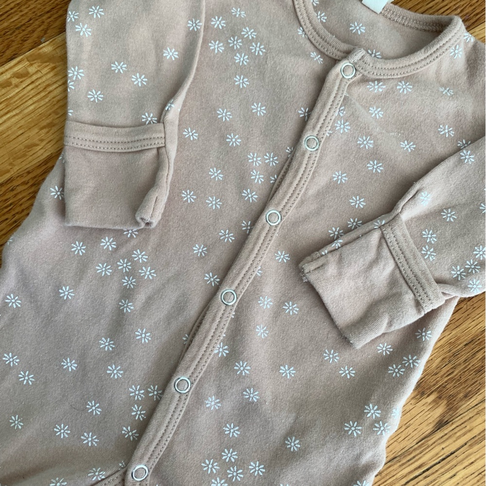 Quincy Mae 0-3M Footed Bodysuit - Excellent Used Condition